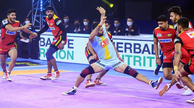 PKL Points Table: बेंगलुरु बुल्स को हरा छठे नंबर पर पहुंचे यूपी योद्धा, गत चैंपियन बंगाल वारियर्स को मात दे पुणेरी पलटन ने भी बनाई टॉप-10 में जगह