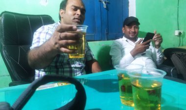 सरकारी दफ्तर में बनाये जाम , और हो गये बदनाम । किसने सोचा था ऐसा होगा