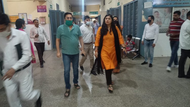 कार्यभार संभालते ही हापुड जिलाधिकारी मेधा रूपम का एक्शन , समय से ड्यूटी पर न पहुंचने पर विभागीय कर्मियों पर की कार्यवाही