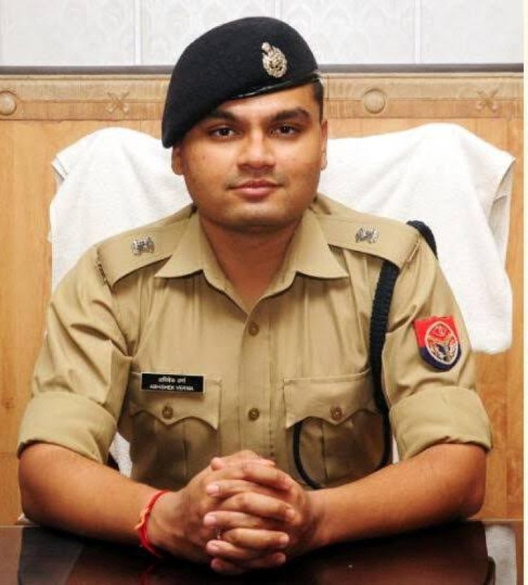 अनुशासन के साथ मानवता का संदेश देते आईपीएस अभिषेक वर्मा