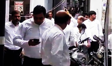 दिल्ली के तीस हजारी कोर्ट में फायरिंग और पथराव