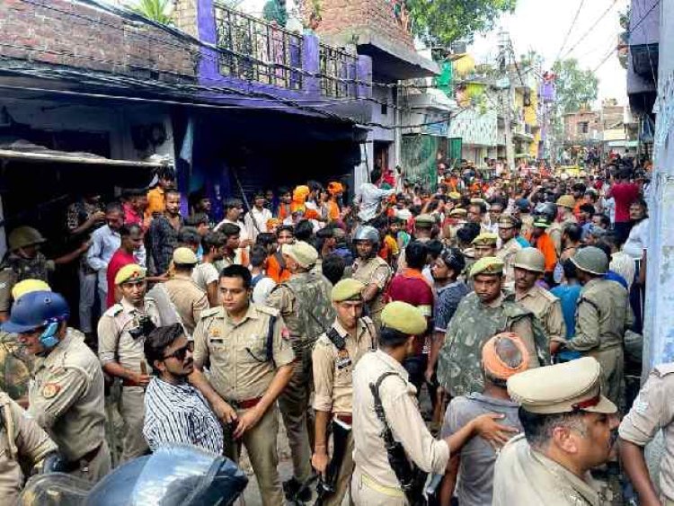 यूपी के बरेली में कावड़ियों के जत्थे पर पथराव, छावनी बना इलाका