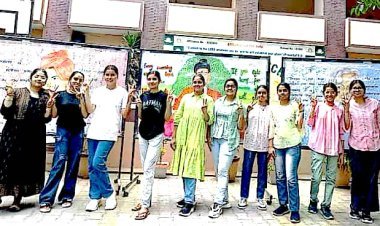 CBSE रिजल्ट में लड़कियों ने मारी बाजी , हापुड की रिया त्यागी ने प्राप्त किए 97.20% अंक ।