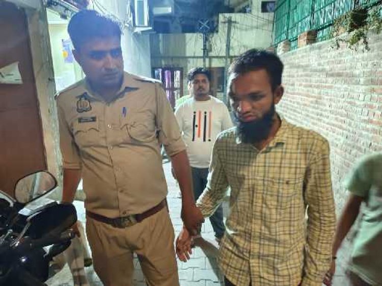 Hapur : नन्हे मासूमों बच्चो से अश्लील करतूत अंजाम देने वाले आरोपी मुस्लिम युवक को लोगो ने पकड़ा । जानिए क्या है पूरा मामला