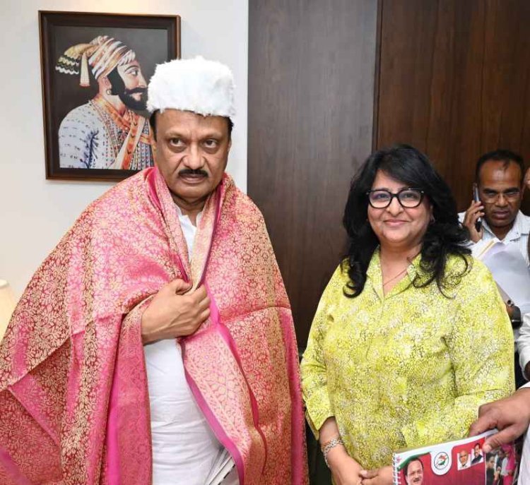 दिल्ली चुनावों की सरगर्मी के बीच NCP नेता देवयानी ने की अजित पवार से मुलाकात