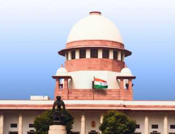 सुप्रीम कोर्ट की सख्त टिप्पणी: जनहित याचिका को बताया 'पब्लिसिटी स्टंट', याचिकाकर्ता से मांगा 5 साल का आयकर रिटर्न