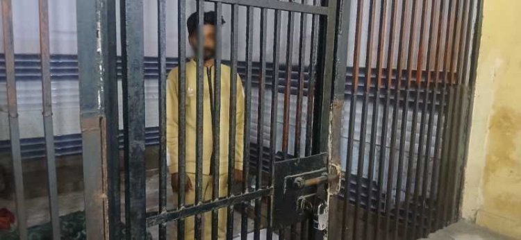 UP Hapur : दोनों हाथों में तमंचे लहराकर दहशत फैलाने वाला 'सन्नाटा' गिरफ्तार, पुलिस ने चंद घंटों में भेजा जेल