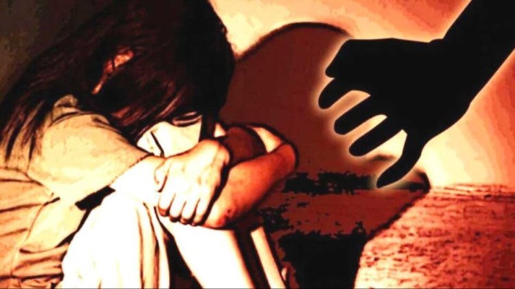 Hapur Crime News: नाबालिग मासूम को गन्ने के खेत में खींचकर हैवानियत, विरोध करने पर दबंग ने घर में घुसकर परिजनों को पीटा, पुलिस की चौखट पर घंटों हुआ समझौते का खेल